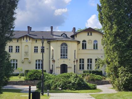 zdjęcie historycznego budynku Dworku Sołackiego na Kampusie Cieszkowskich Uniwersytetu Przyrodniczego w Poznaniu