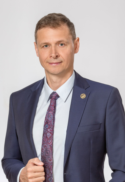 Prorektor ds. kadr i rozwoju uczelni, prof. dr. hab. Krzysztof Adamowicz