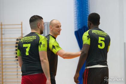 Uczestnicy podczas turnieju w futsal