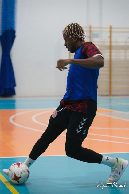 Uczestnicy podczas turnieju w futsal