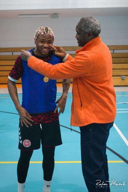 Uczestnicy podczas turnieju w futsal