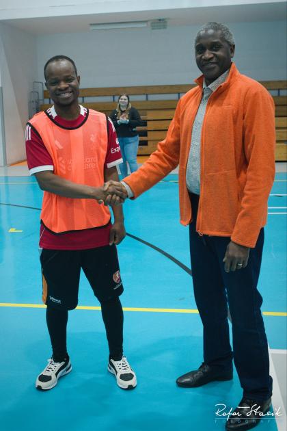 Uczestnicy podczas turnieju w futsal