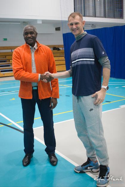 Uczestnicy podczas turnieju w futsal