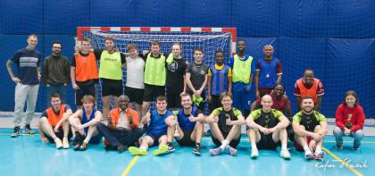 Uczestnicy podczas turnieju w futsal