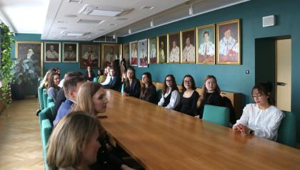 Grupa osób podczas spotkania