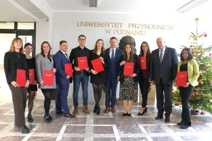 Grupa osób, które otrzymały nagrodę Snatander