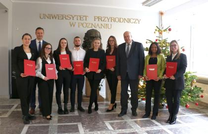 Grupa osób, które otrzymały nagrodę Snatander