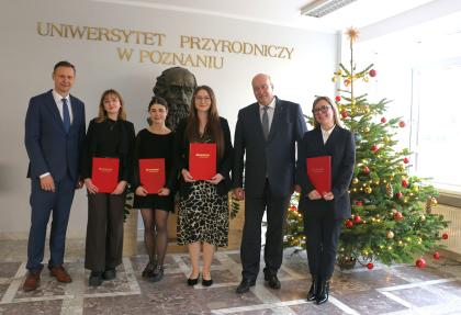 Grupa osób, które otrzymały nagrodę Snatander