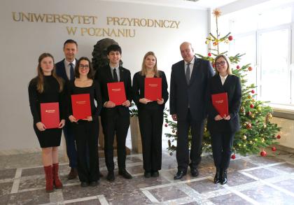 Grupa osób, które otrzymały nagrodę Snatander