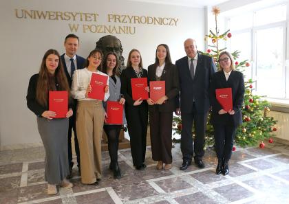 Grupa osób, które otrzymały nagrodę Snatander