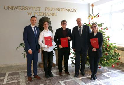 Grupa osób, które otrzymały nagrodę Snatander