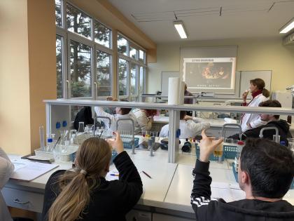 Grupa osób podczas kursu