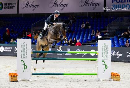 Przeszkoda z logo Uniwersytetu Przyrodniczego w Poznaniu