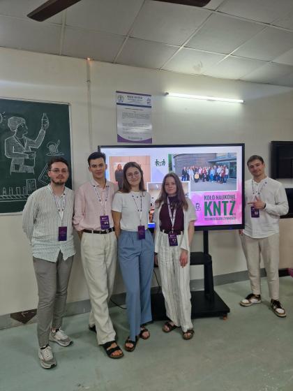 Uczestnicy wyjazdu do Uniwersytetu w Chenaii