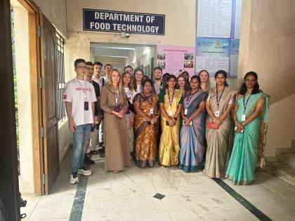 Uczestnicy wyjazdu do Uniwersytetu w Chenaii