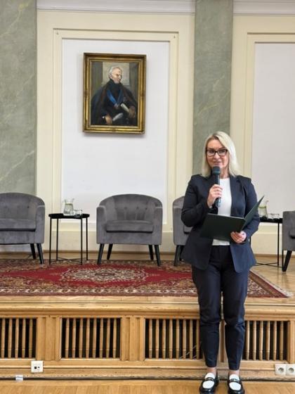 Kobieta podczas przemówienia