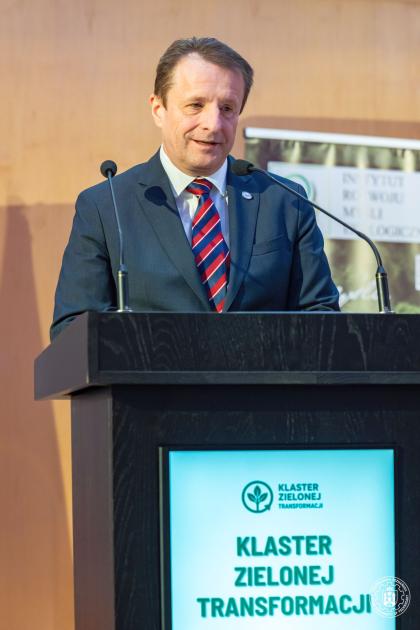 Rektor UPP Krzysztof Szoszkiewicz podczas przemówienia 