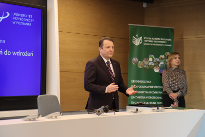 Mężczyzna podczas przemówienia 