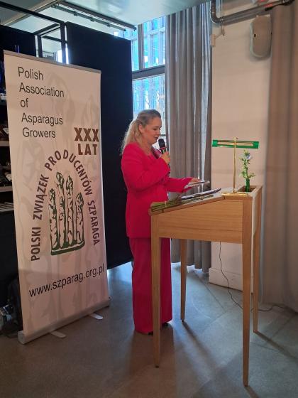 Kobieta podczas konferencji