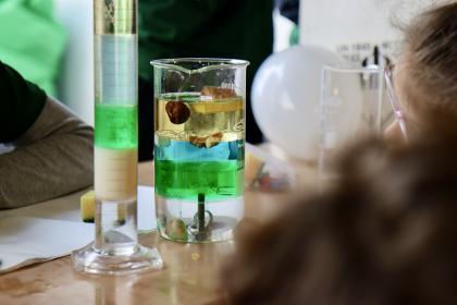 Studenci i goście podczas Poznańskiego Festiwalu Nauki i Sztuki na UPP