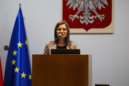 Kobieta podczas przemówienia