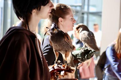 Studenci i goście podczas Poznańskiego Festiwalu Nauki i Sztuki na UPP