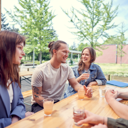 studenci upp w stołówce