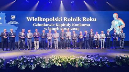 Grupa osób podczas gali