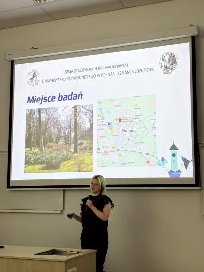 Kobieta podczas prezentacji