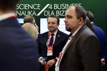 grupa osób na stoiku podczas IMPACT 2026