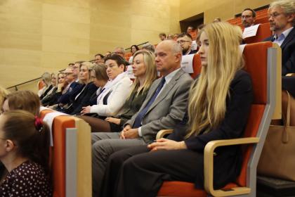 Uczestnicy spotkania na sali w Biocentrum