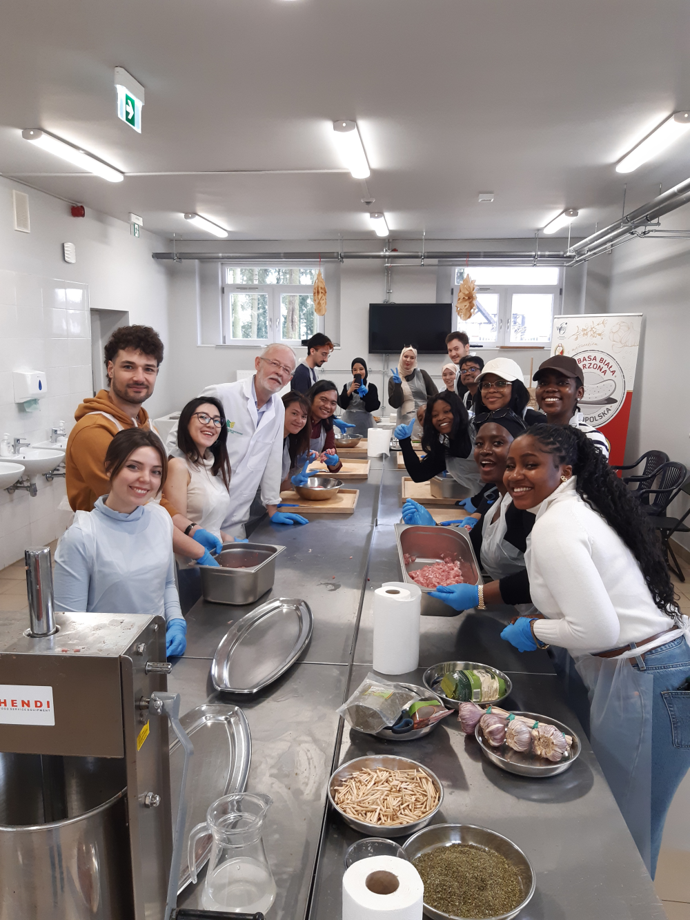 Grupa osób w muzeum w Szreniawie