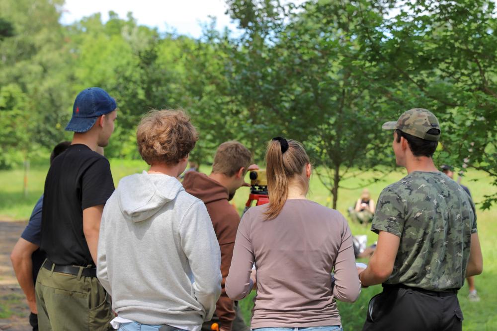 Grupa studentów podczas zajęć